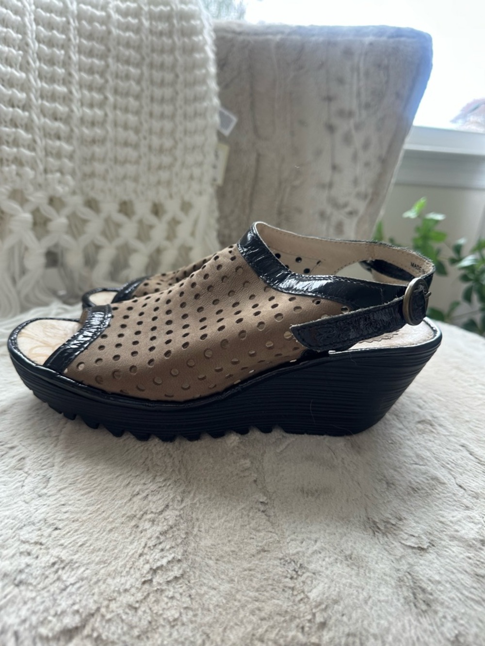 Fly London Taupe Perforated Wedge Sandal with Black Trim size 39 or 8.5 Classic - Picture 11 of 13